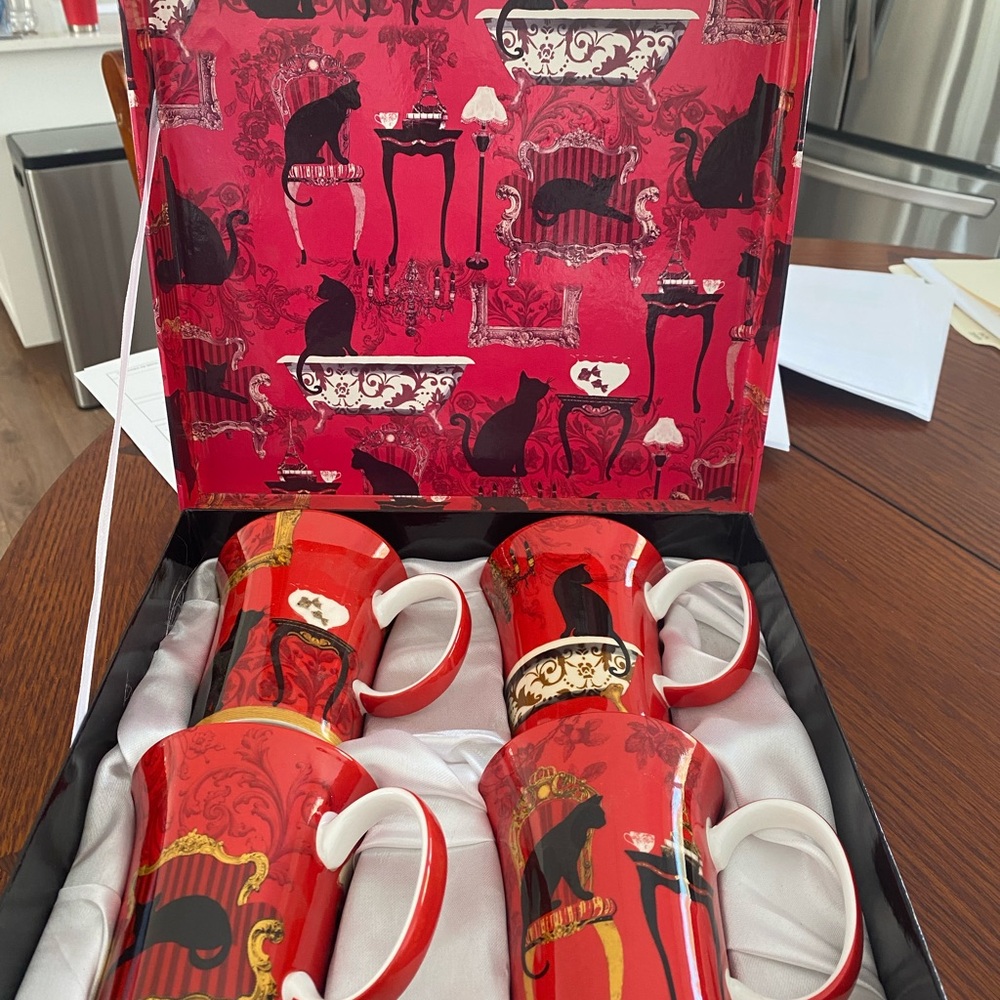 McIntosh Red Cat-Themed Bone China Mug Set